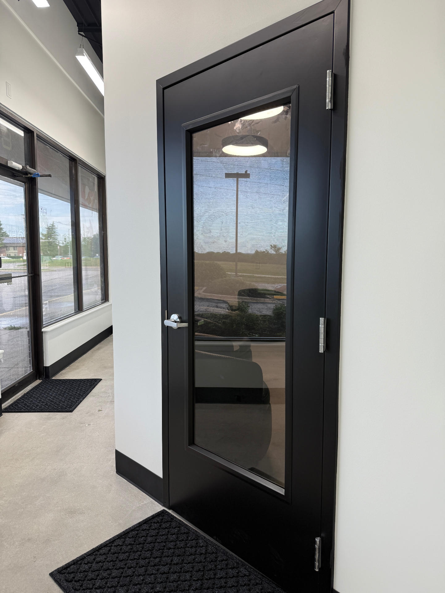 Premium indoor golf simulator bays