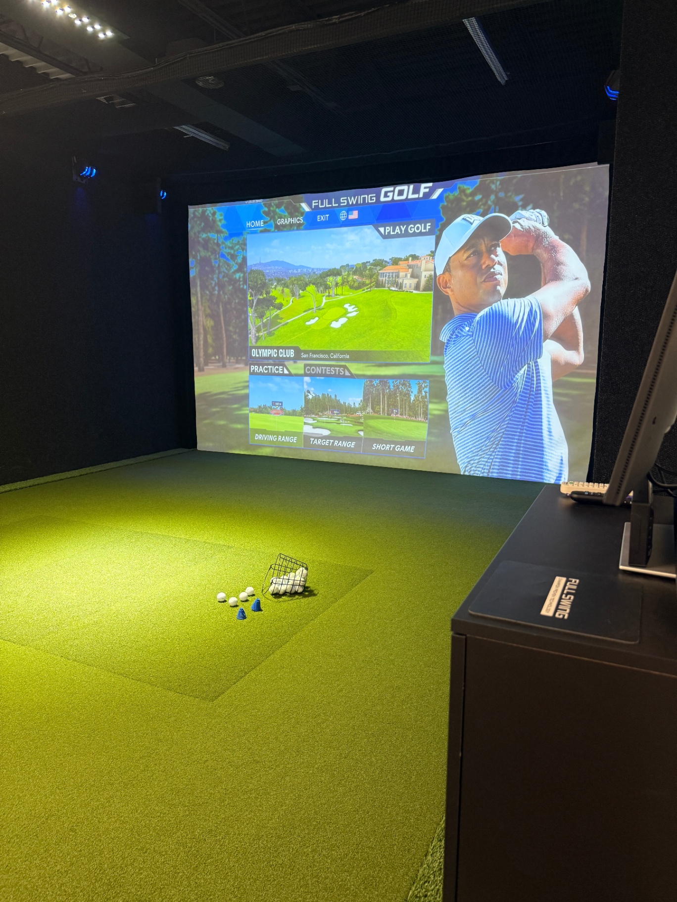 Premium Full Swing simulator bay at Swing365 Lawrence